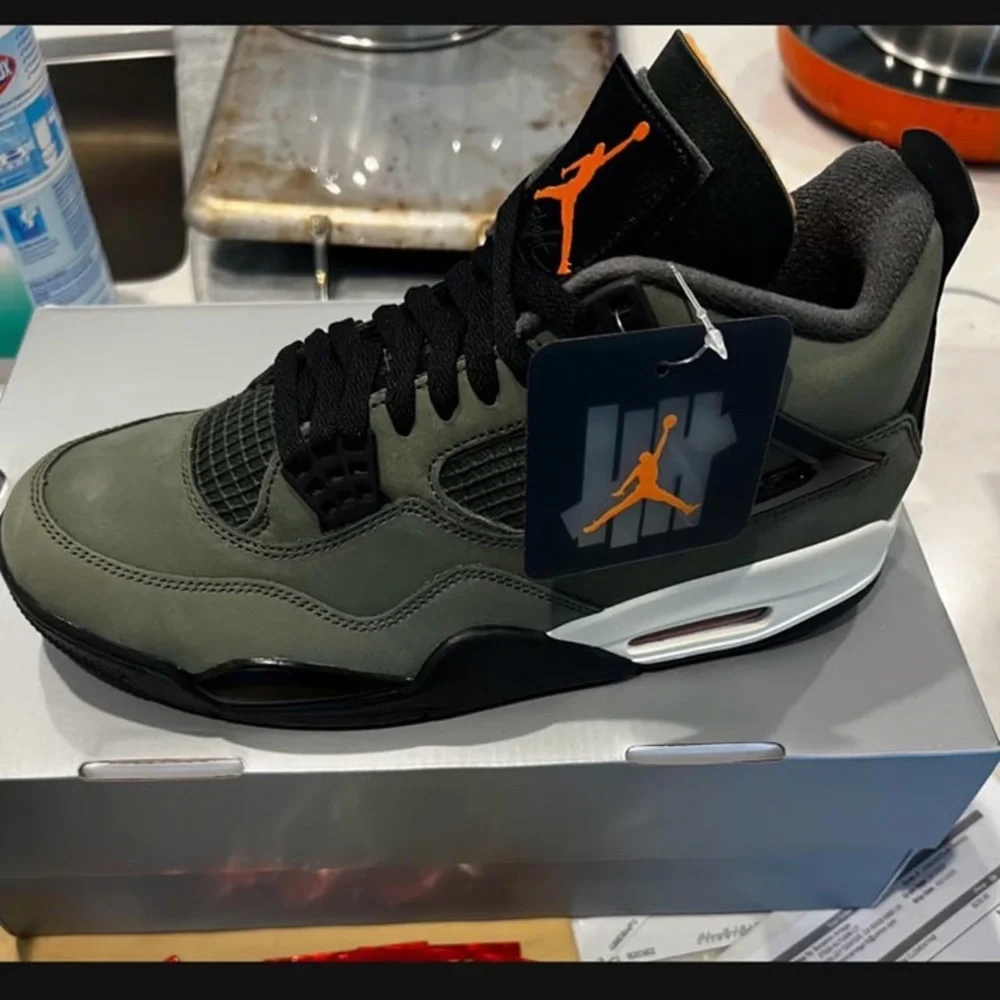 Jordan 4 UNDEFEATED SIZE 10